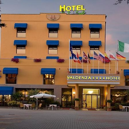 Valdenza Hotel Campegine ภายนอก รูปภาพ