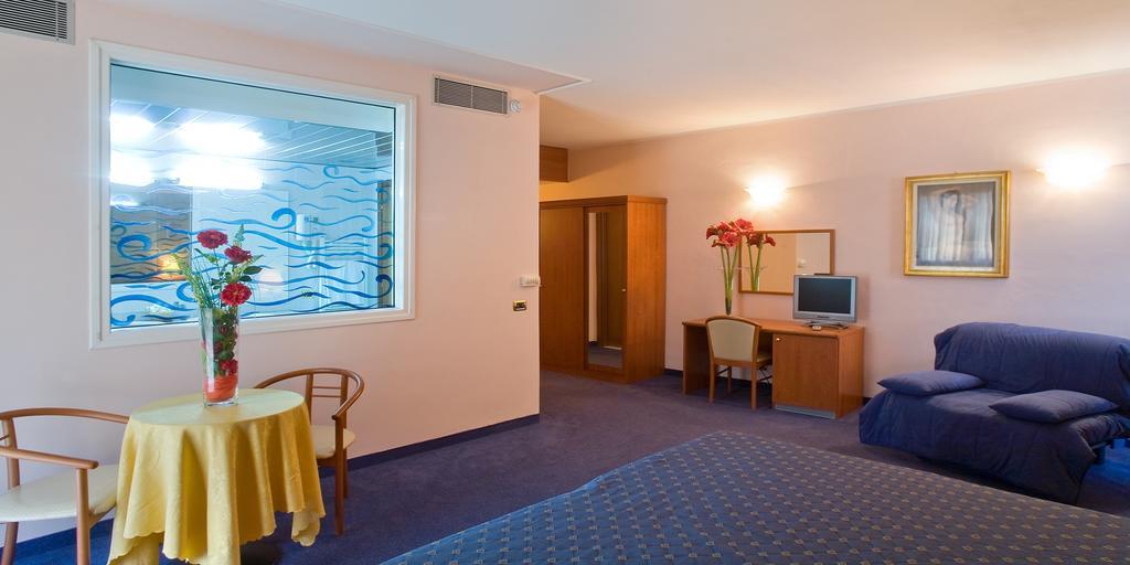 Valdenza Hotel Campegine ภายนอก รูปภาพ