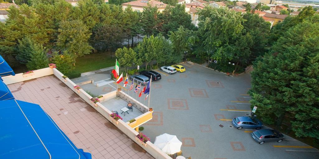Valdenza Hotel Campegine ภายนอก รูปภาพ
