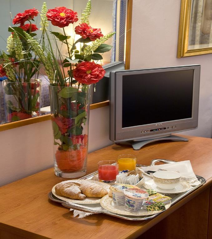 Valdenza Hotel Campegine ภายนอก รูปภาพ