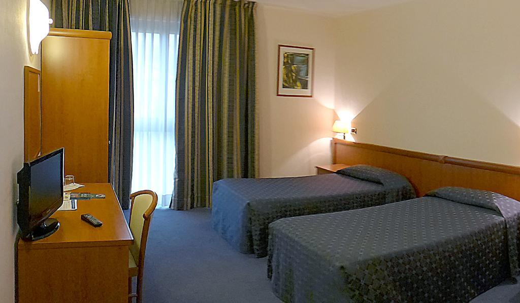 Valdenza Hotel Campegine ภายนอก รูปภาพ
