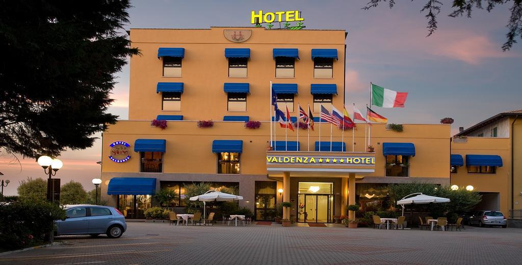 Valdenza Hotel Campegine ภายนอก รูปภาพ