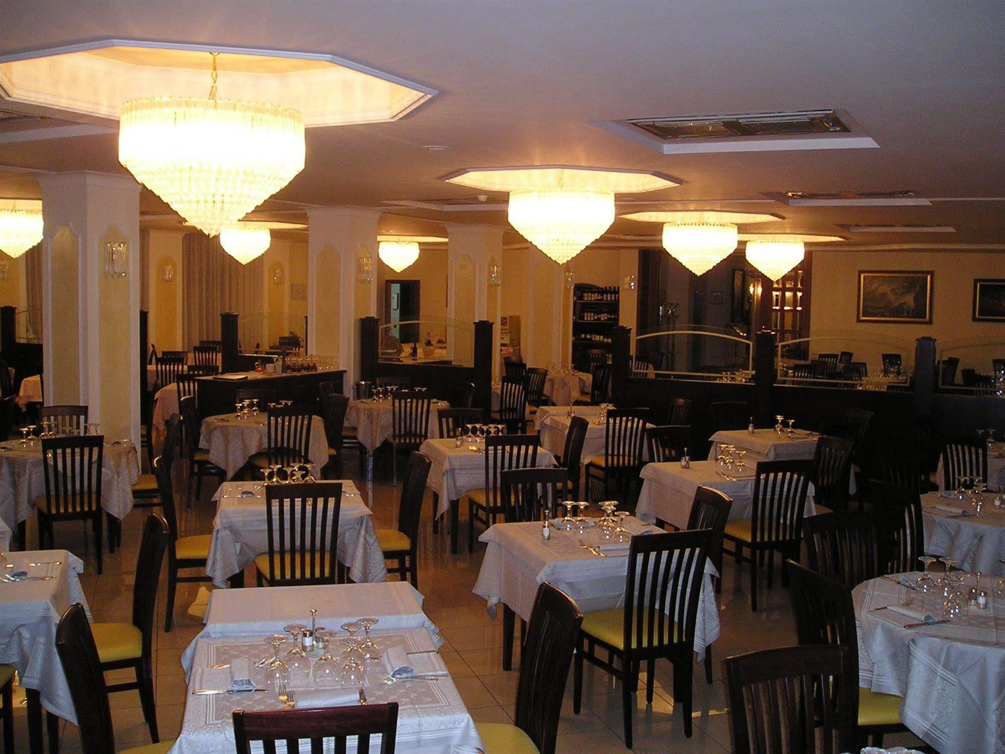 Valdenza Hotel Campegine ภายนอก รูปภาพ