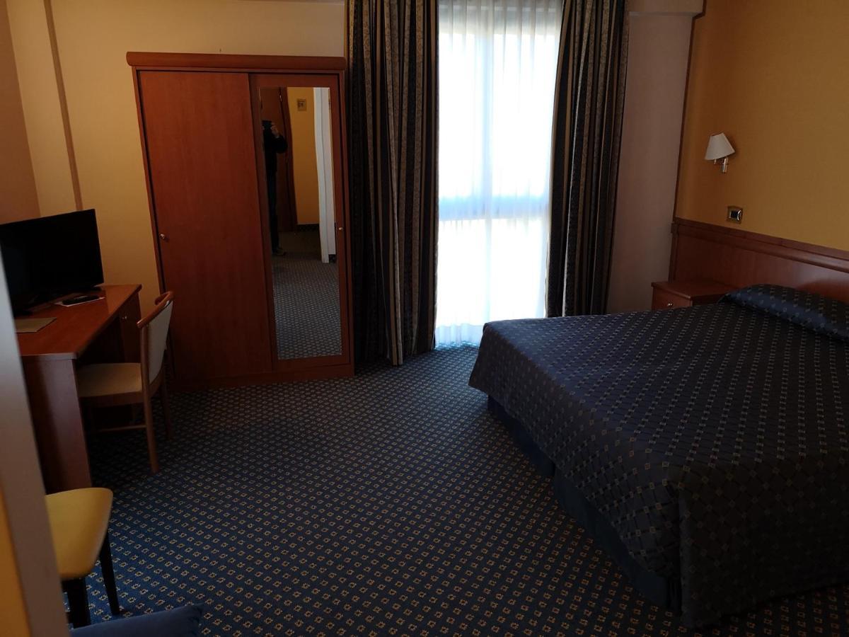 Valdenza Hotel Campegine ภายนอก รูปภาพ